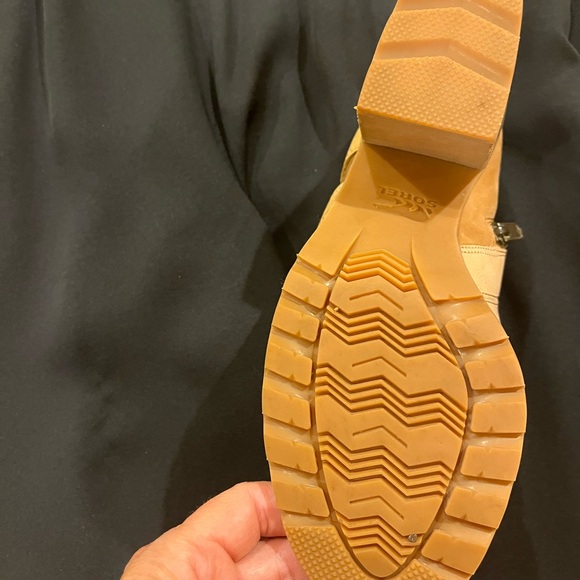 Sorel Tan and Cream Ankle Boots - Picture 2 of 4